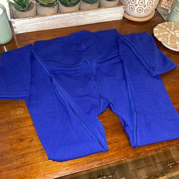 Lululemon Reveal Tight *En Avante 26” - Picture 4 of 6